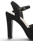 Vista trasera del tacón alto 12cm de la zapatilla negra para dama con plataforma y pulsera ajustable al tobillo