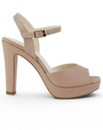Vista lateral de zapatilla nude para dama con plataforma, pulsera ajustable al tobillo, punta abierta y tacón alto 12cm