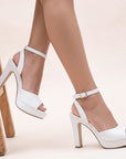 Zapatillas blancas de punta abierta, plataforma y pulsera ajustable al tobillo con tacón alto 12cm