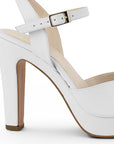 Vista trasera del tacón alto 12cm de la zapatilla blanca para dama con plataforma y pulsera ajustable al tobillo