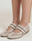 Flats tipo balerinas beige de malla con doble pulsera ajustable de piso para dama