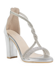 Vista lateral de zapatilla plata para mujer con tiras entrelazadas brillantes y tacón medio de 10cm