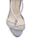 Vista de material sintético en zapatilla para mujer con pedreria y tacón medio de 10cm color plata