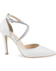 vista lateral de zapatillas blancas stiletto para dama y tiras delicadas de pedrería con tacón medio 10 cm
