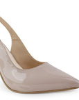 Vista a detalle de zapatilla para mujer tipo stiletto con pulsera y tacón delgado de11cm en color maquillaje