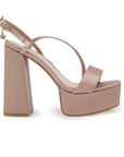 Vista lateral de zapatilla nude para mujer con plataforma al frente con colgante brillante tiras delgadas y tacón alto de 14cm