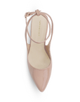 Vista superior de zapatilla destalonada maquillaje para mujer con punta fina y pulsera al tobillo ajustable