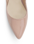 Vista de material charol en zapatilla maquillaje para mujer con punta fina pulsera ajustable al tobillo y tacón delgado de 9cm