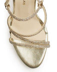 Vista de material sintético en zapatilla oro para mujer con pedreria y tacón de 10cm