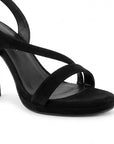 Detalle de material buck en zapatillas negras de tacón alto delgado de 11cm para mujer