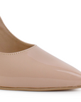 detalle del material charol en las zapatillas nude para dama destalonadas con ajuste elástico y tacón alto 11 cm