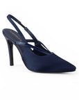 Vista diagonal de zapatilla azul tipo stiletto para mujer con punta fina cerrada tacón delgado de 11cm