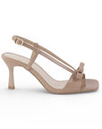 Vista lateral de zapatilla nude para mujer de punta cuadrada con moño y tacón de 8cm