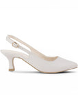vista lateral de zapatillas stiletto color beige para dama con tacón y talón descubierto