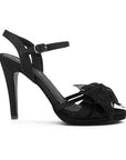 vista lateral de zapatillas negras con moño brillante para dama y tacón alto 11cm