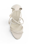 vista superior de zapatillas beige de charol con tiras cruzadas y tacón medio 10 cm para dama