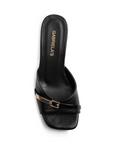 Vista superior de zapatilla negra de meter para mujer con punta cuadrada abierta herraje y tacón de 6cm