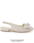 Vista lateral de flats beige para mujer con moño en punta fina, destalonado y con correa ajustable