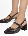 Zapatillas cafés destalonada para mujer con punta fina cerrada y tacón bajo de 5cm