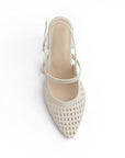 vista superior de zapatillas beige para dama tejidas con terminación en punta doble correa y hebillas doradas