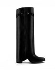 Vista superior de la bota negra desmontable para dama con tacón medio 9cm