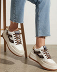 Tenis beige casuales de plataforma con detalles animal print | Mod.4490117