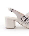 Vista trasera de tacón ancho bajo de 6cm en zapatilla beige para mujer diseño destalonado