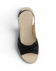 Vista superior de sandalia negra, punta abierta, pulsera ajustable y con plataforma baja 5cm para dama
