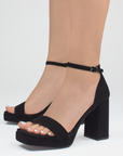 Zapatillas negras para mujer con diseño descubierto de punta cuadrada y tacón bloque de 10cm