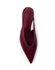 Vista superior en la zapatilla vino elegante de punta fina para dama con tacón medio 7cm
