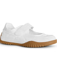 Vista diagonal en tenis blanco casual tipo ergonómico para dama con suela baja 4cm y pulsera ajustable