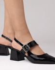 Zapatillas negras destalonada para mujer con tacón bajo de 5cm y hebilla ajustable en el empeine