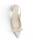 vista superior de zapatillas para dama con moño color beige