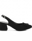 vista lateral de zapatillas negras destalonadas para dama con tacón bajo 6 cm