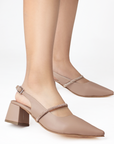 Zapatillas nude destalonadas para mujer de punta fina cerrada con tira de pedrería y tacón bajo de 6cm