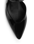 Vista de material charol en zapatilla negra para mujer con punta fina tiras cruzadas y tacón bajo de 5cm