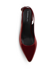 Vista superior de zapatilla destalonada para mujer con punta fina cerrada y hebilla ajustable en color vino
