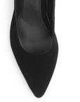 Vista de material buck en zapatilla negra destalonada para mujer con tacón ancho de 6cm y punta fina