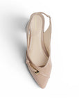Vista superior de flats nude en charol para mujer