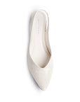 Vista superior de flats beige destalonado para mujer con punta fina y correa trasera ajustable