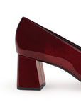 Vista trasera de tacón bloque bajo de 6cm en zapatilla vino para mujer con punta fina