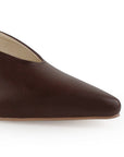 Vista de material cabra sintético en zapatilla café para mujer tipo stiletto
