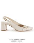 Vista lateral de zapatilla beige para dama de punta fina con pulsera ajustable y tacón medio 7cm
