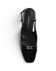 Vista superior de zapatilla negra con punta cuadrada, detalles dorados, pulsera ajustable y tacón bajo 4cm