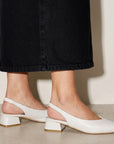 Zapatillas beige para dama con punta fina y tacón bajo 4cm de pulsera al talón
