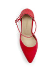 Vista superior de zapatilla roja para mujer con pulsera ajustable al tobillo y punta fina cerrada