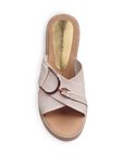 Sandalia Beige Plataforma Tiras Cruzadas Con Adorno Metalico 4500138