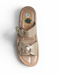 Vista superior de sandalia oro para mujer con aroma
