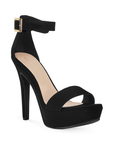 Vista diagonal de zapatilla negra on hebilla para mujer