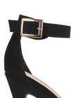 Vista de hebilla cuadrada de zapatilla para mujer color negro